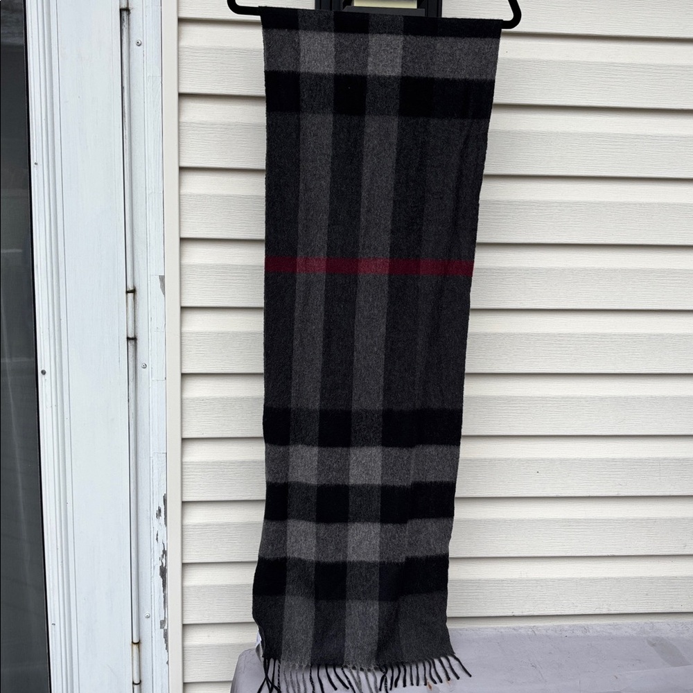 Burberry London England Black Gray Red Check 100% Cashmere Scotland Scarf - Picture 9 of 11